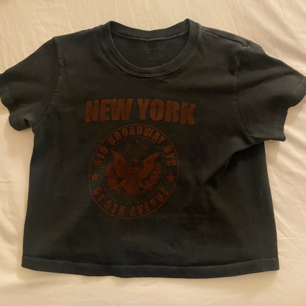 Brandy Melville cropped graphic tee
